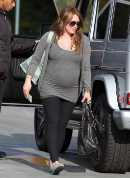 Хилари Дафф, фото 17200. Hilary Duff Goes To Saint Johns Hospital in Santa Monica 1/31/12, foto 17200